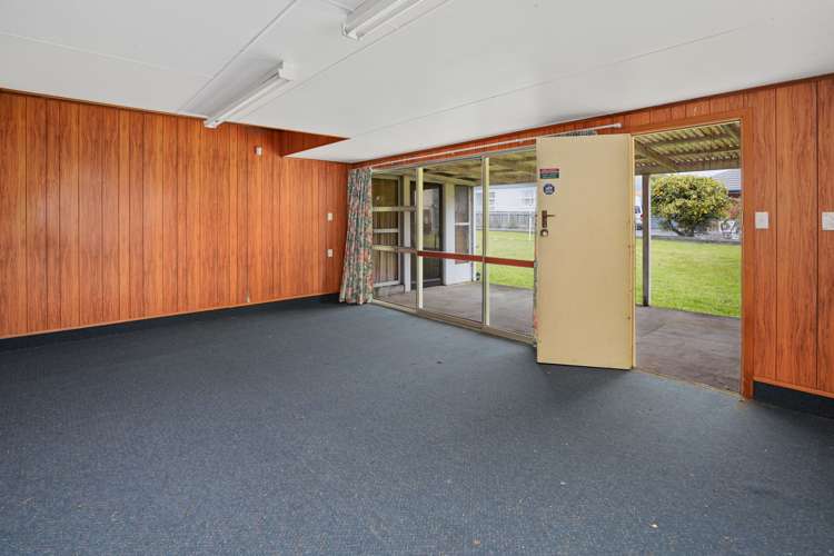 24 Neale Avenue Stoke_14