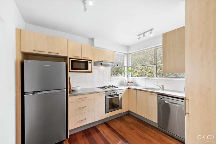 52b Queens Grove Lower Hutt Central_9