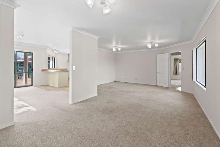 30 Caversham Drive 2612_5