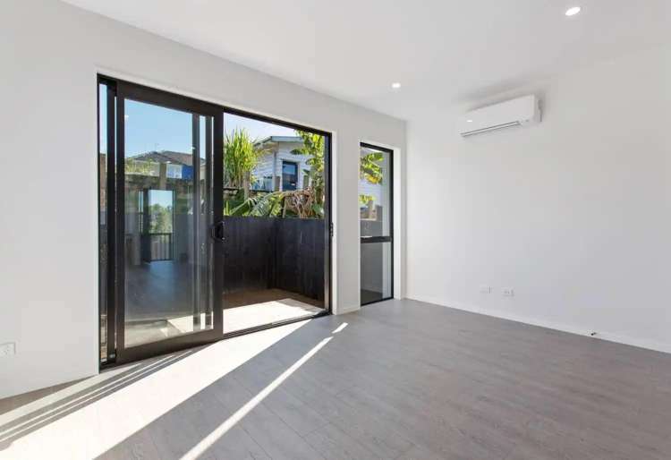 24E Lincoln Park Avenue 11410_1