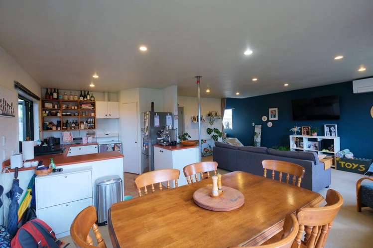 2/202 Taharepa Road_5