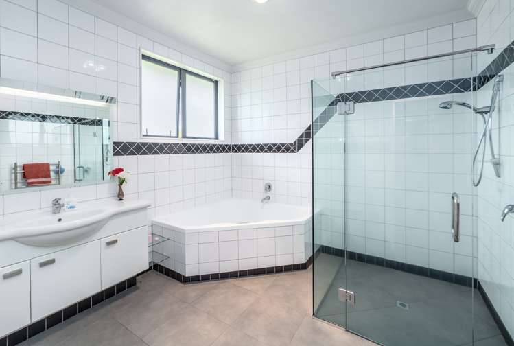 6 Ivondale Grove Solway_24