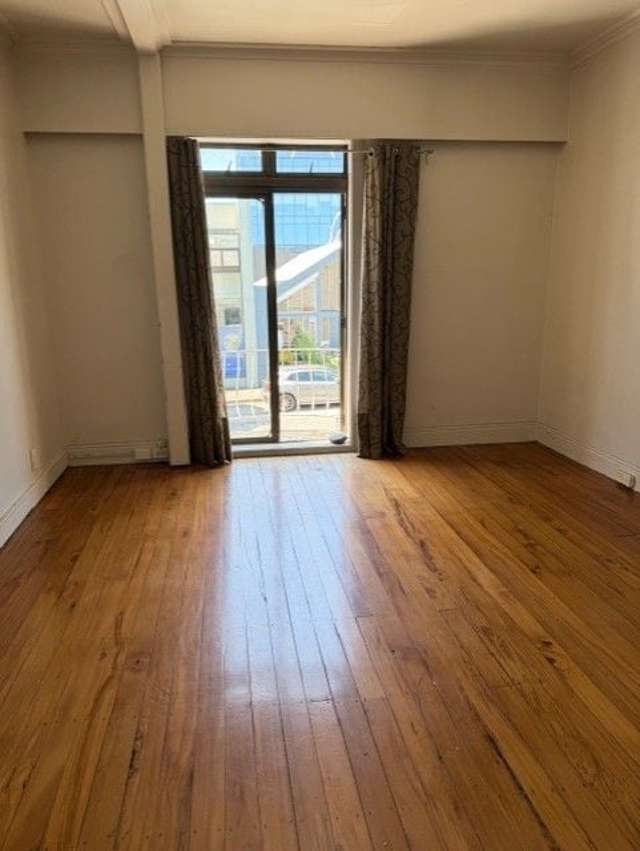 Art Deco 2BR Newmarket Apartment!