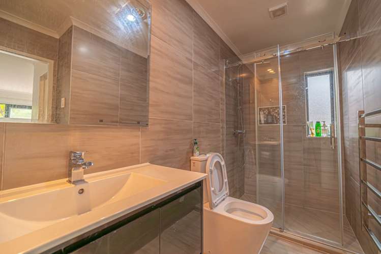 69A Golf Road New Lynn_11