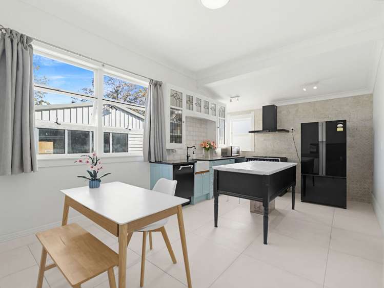 1200 Caroline Road Mayfair_6