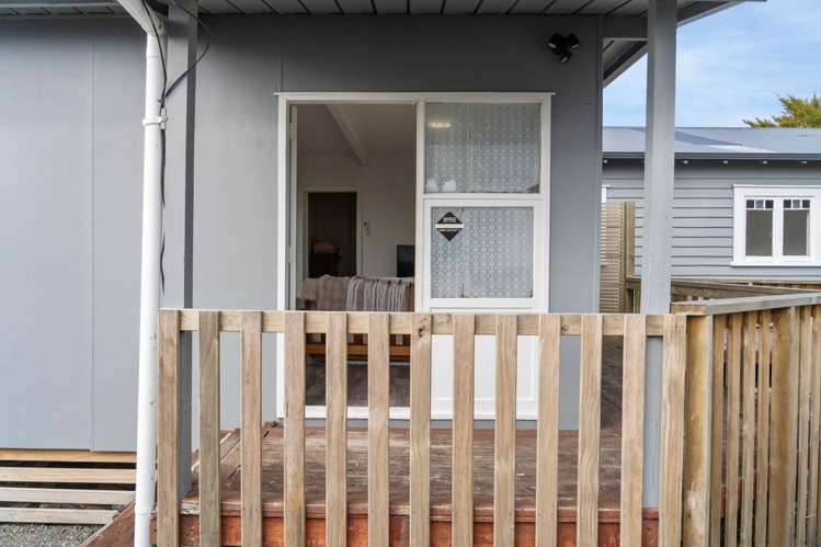 13 & 13A Lee Road Hannahs Bay_15