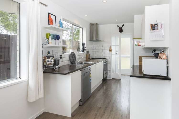 2/72 Lakewood Drive Burwood_4