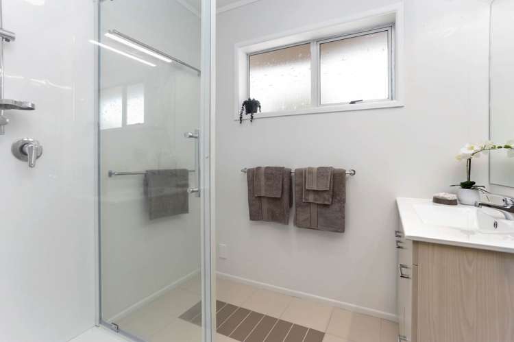 2/42 Eastglen Road Glen Eden_13