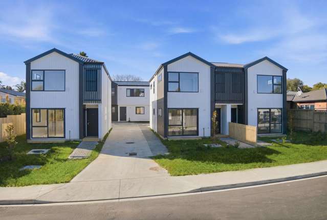 Standalone modern living in Quiet Prime Location