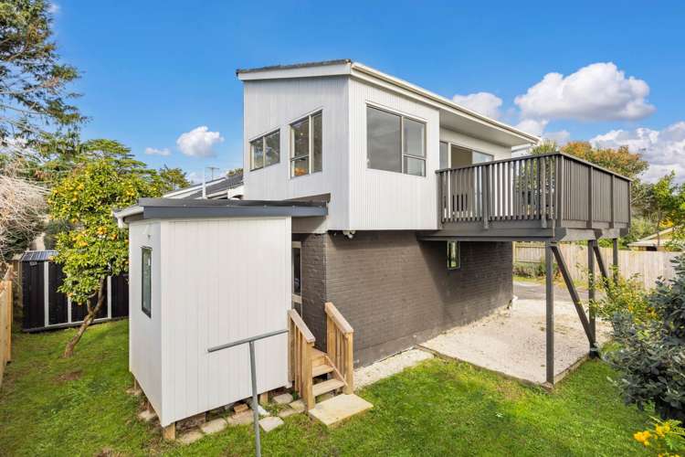 2/307A Wairau Road Totara Vale_17