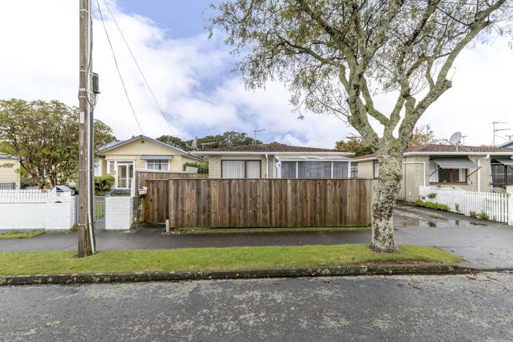 1/6 Hoyle Place Westown_24