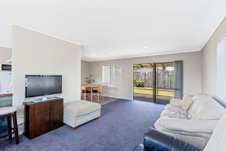 62 Atkinson Avenue Otaki Beach_2