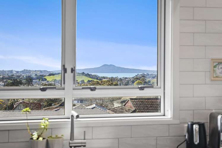 73 Bradbury Road Botany Downs_12