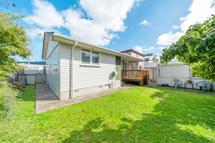2/32 Bay Street Petone_24