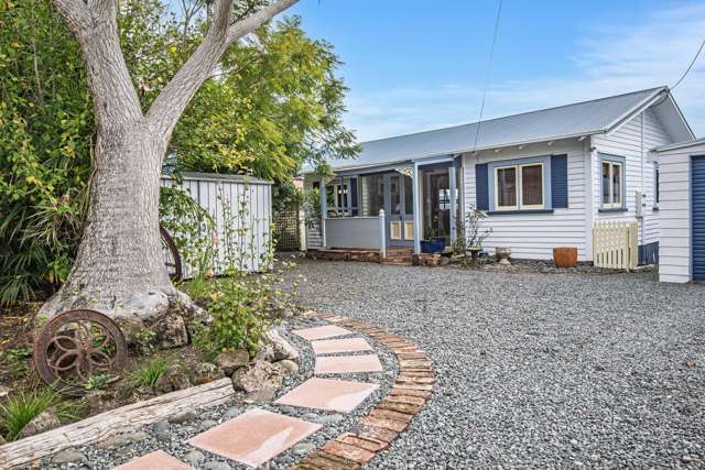 Cute Cottage - Harbour Views