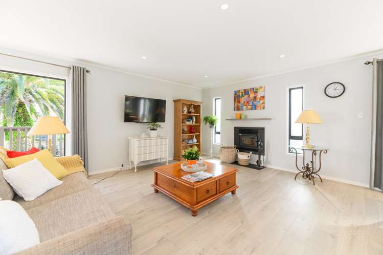 7 Castlewood Grove Blockhouse Bay_5