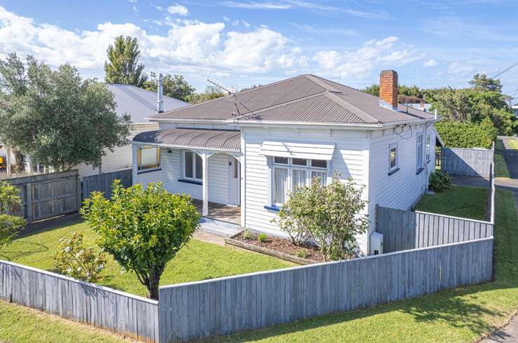 A roomy three-bedroom cottage on Lawrence Waitahuna Highway, in Lawrence, Clutha, sold this month for $390,000. Photo / Supplied