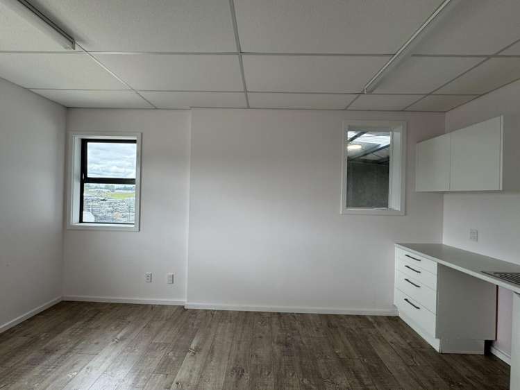 2/129 Ingram Road Rukuhia_2