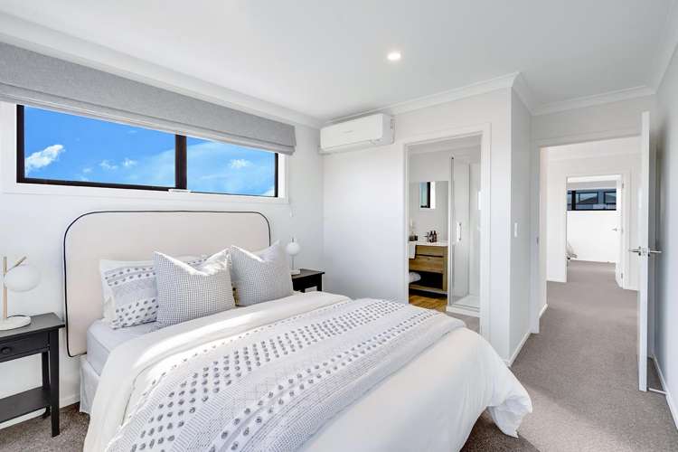 2/8 Jennian Avenue Rototuna_18