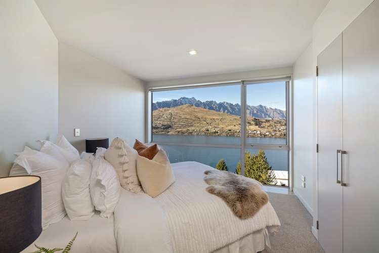 2/11 Gum Lane Queenstown_9