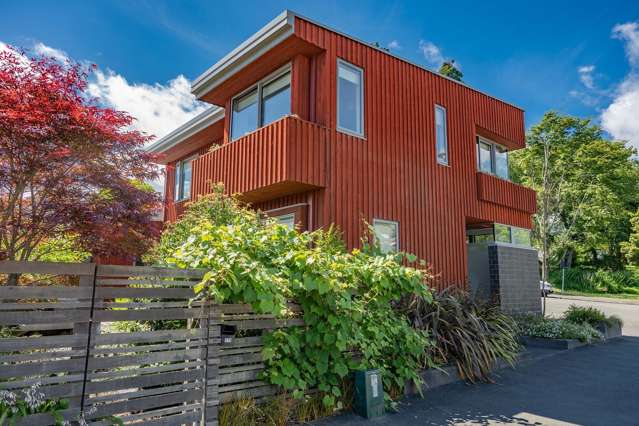 Beautiful Architect Designed House close to CBD.