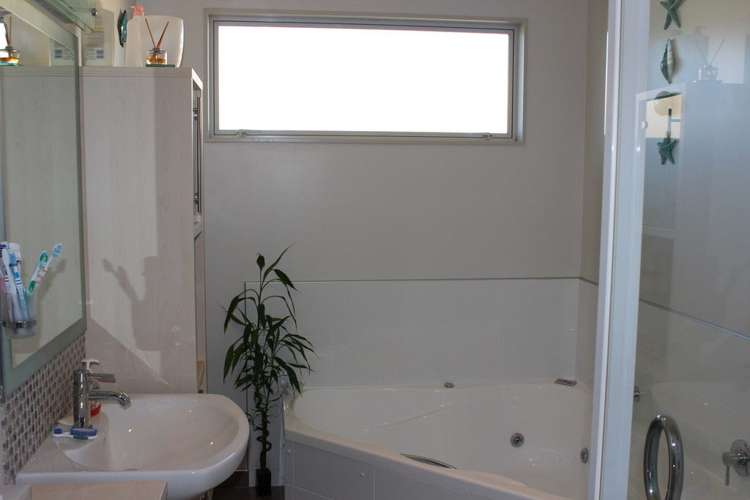 156 Sands Crescent Matarangi_11