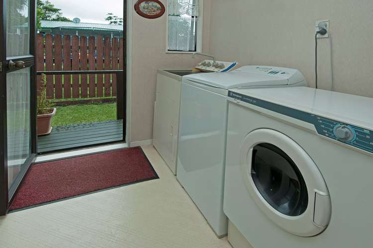 4a Vodanovich Road Te Atatu South_13