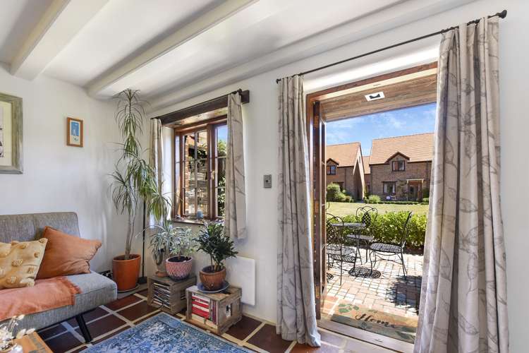 9/10 Quiet Woman Way Monaco_4