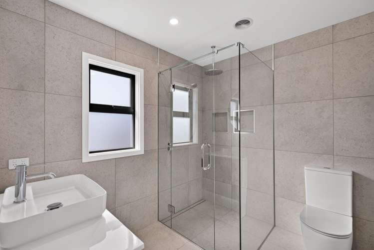 8 Annie Aranui Drive Poraiti_15