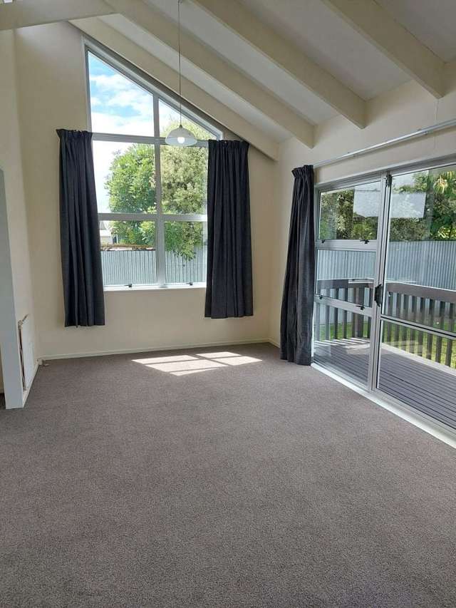 Charming 2BR Townhouse with a Deck!