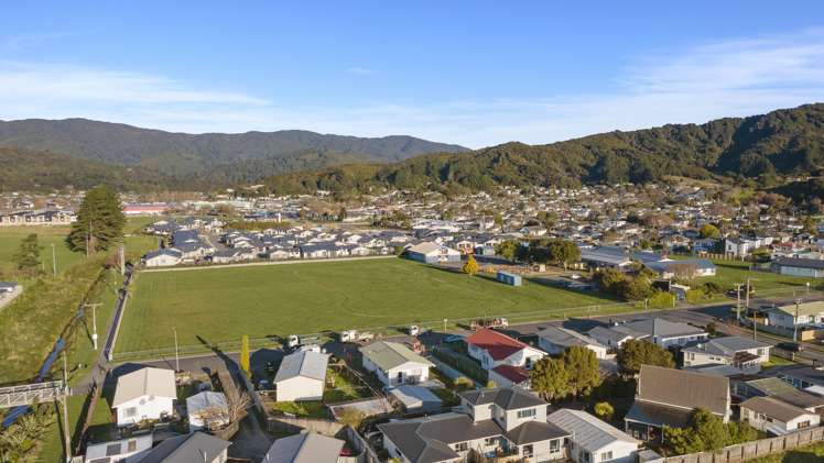 14 Wetherby Grove Wainuiomata_27