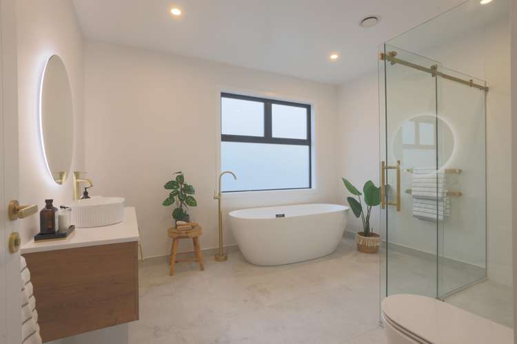 8 Maire Street Woburn_12