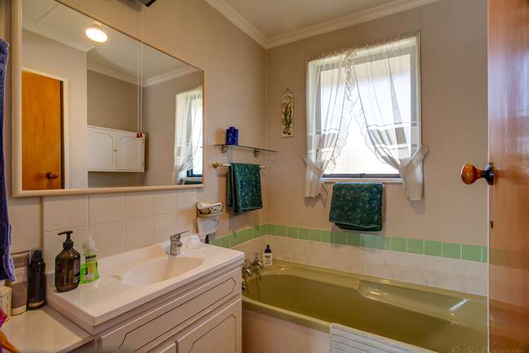 170 Pages Road Marchwiel_13