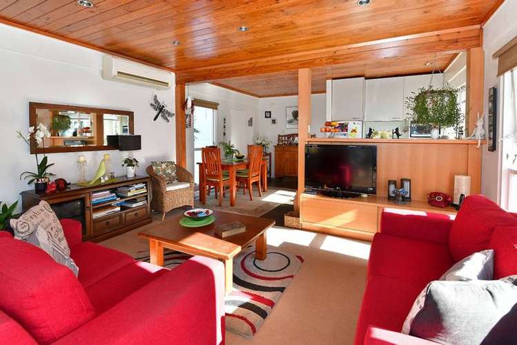 8 Martin Crescent Northcote_15