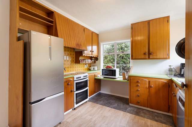 37 Hampton Hill Road Tawa_1