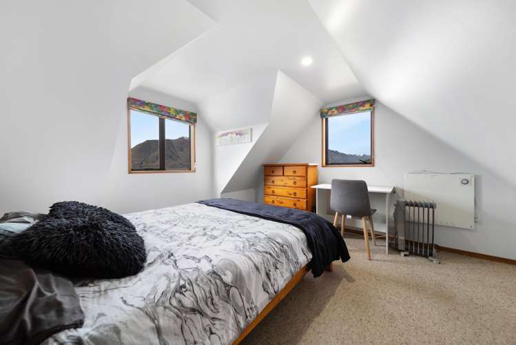 7b Caples Place Fernhill/Sunshine Bay_10