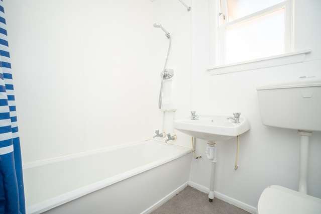 2/58 Weld Street Feilding_2