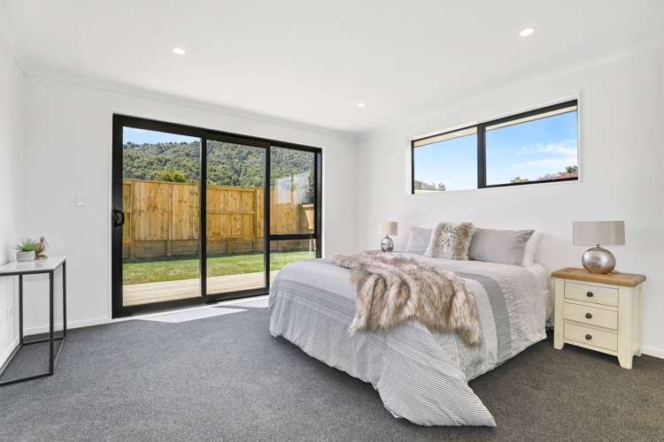 19 Lloyd Crescent Pukehangi_10