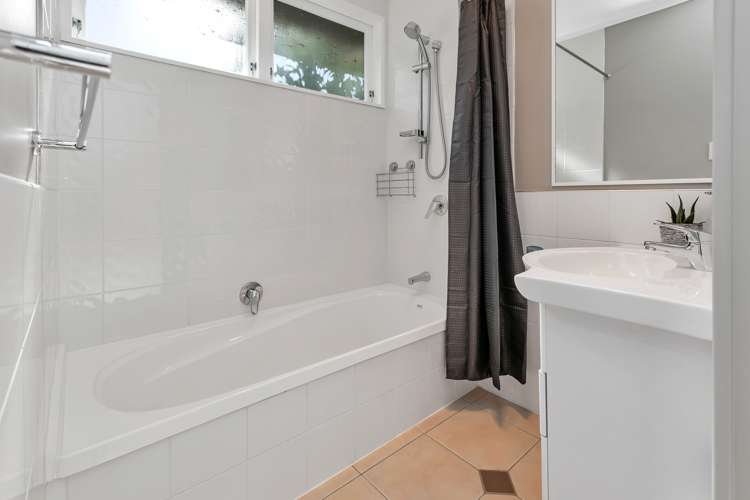 40 Memorial Drive Parahaki_14