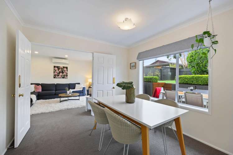 6 Camira Place Botany Downs_8