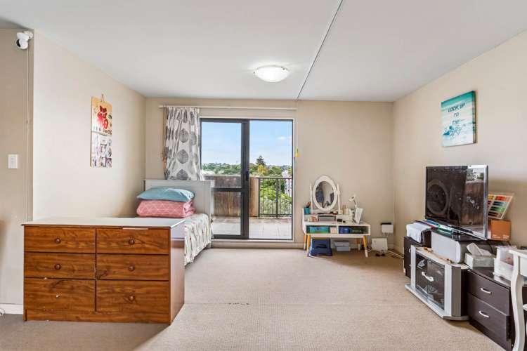 4D/20 Morning Star Place Mt Albert_2