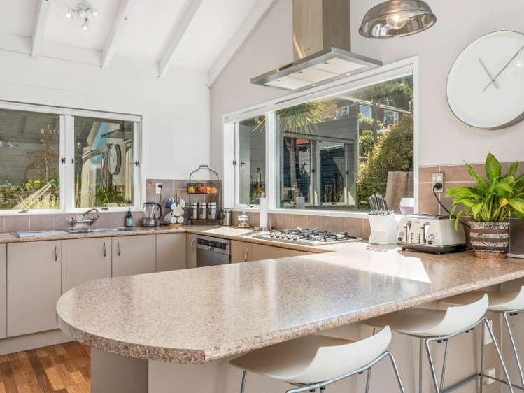 65 Wynyard Crescent Fernhill/Sunshine Bay_12