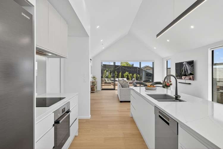 6 Round Hill Rise Cracroft_7