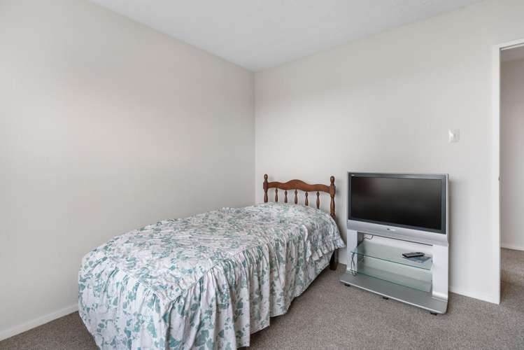 29 Wyatt Place Russley_12