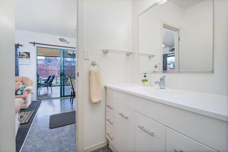 25 Whitby Avenue Whitianga_16