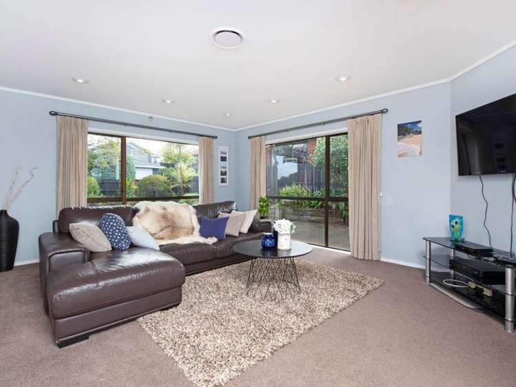 8 Billabong Place Botany Downs_3