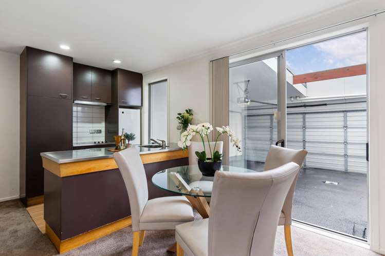 16/3 Wagener Place Mount Albert_4