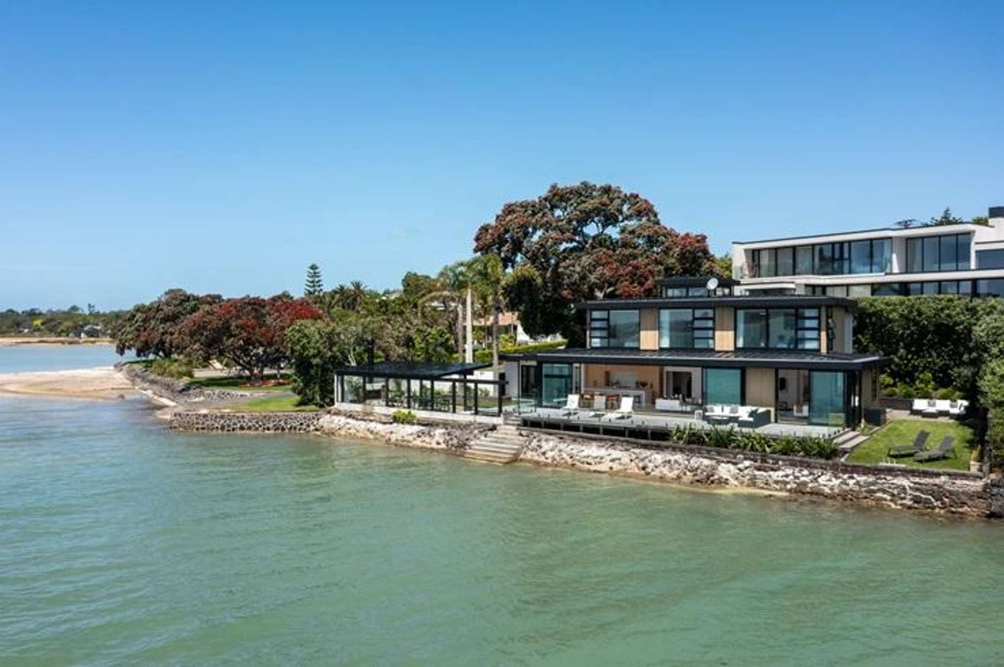 Kiwi pop legend Tina Cross quietly relists her waterfront home, wants over $5m