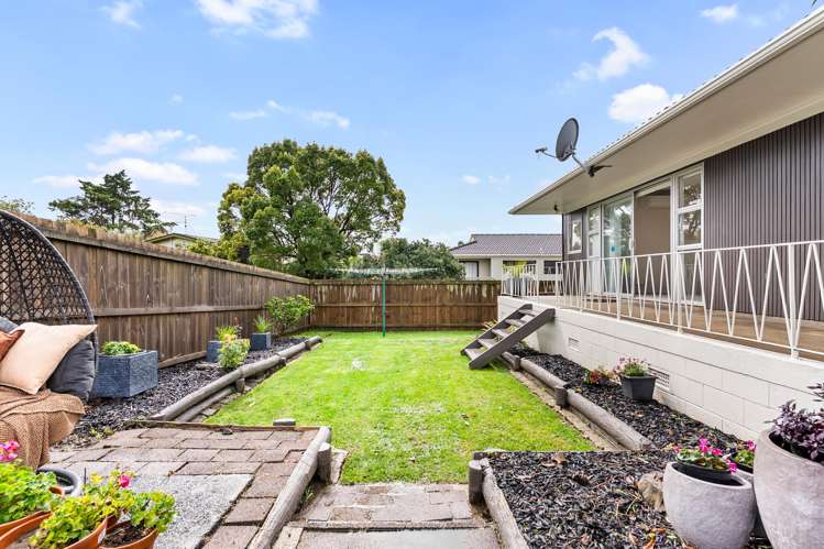 54 Meadway Sunnyhills_13
