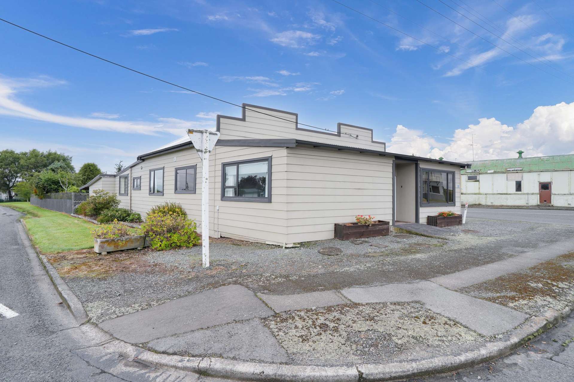 21 Johnston Road Nightcaps_0